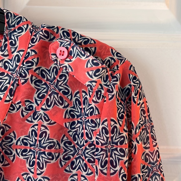 Lovely navy and rose colored blouse with button detailing and roll sleeves. - Picture 2 of 8